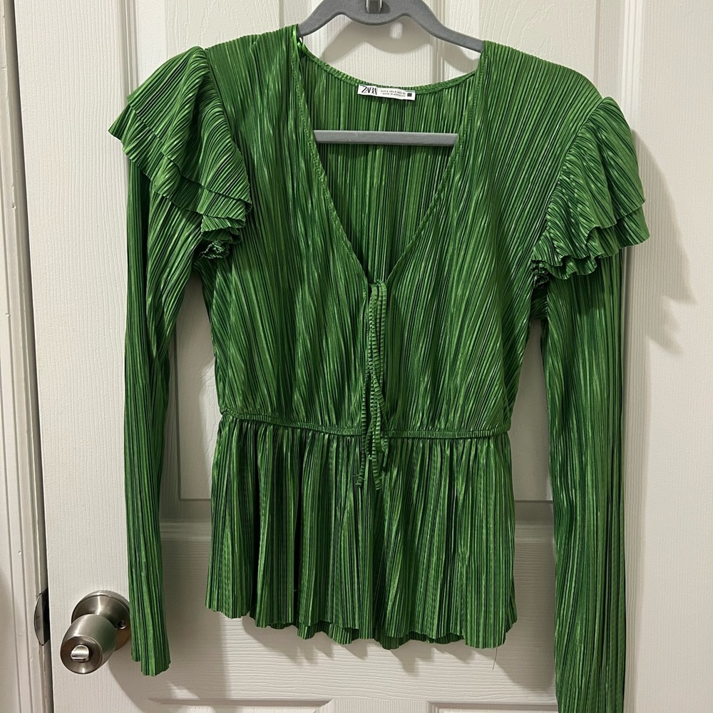 Zara pleated green top / ruffles